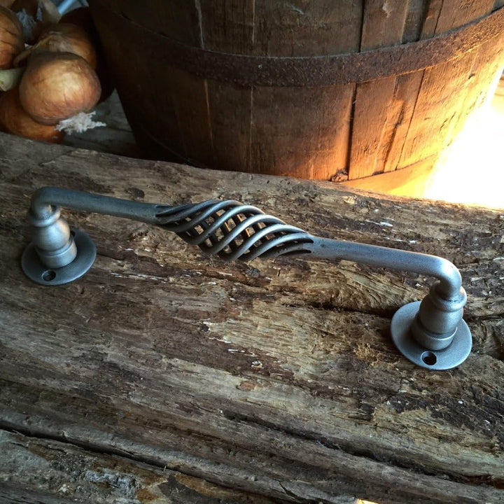 Antikas - Extravaganter Schmiede-Ziehgriff Stossgriff Landhausstil Haustür Antik-Beschlag