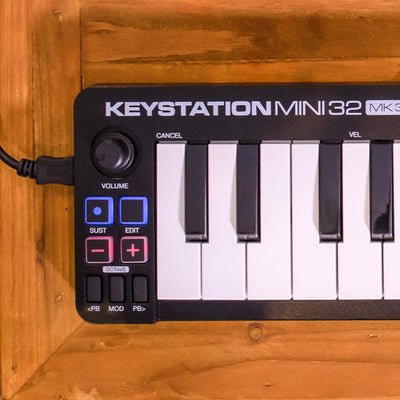 M-Audio Keystation Mini 32 MK3 - Ultra-portabler Mini USB MIDI Keyboard Controller mit MPC Beats Key