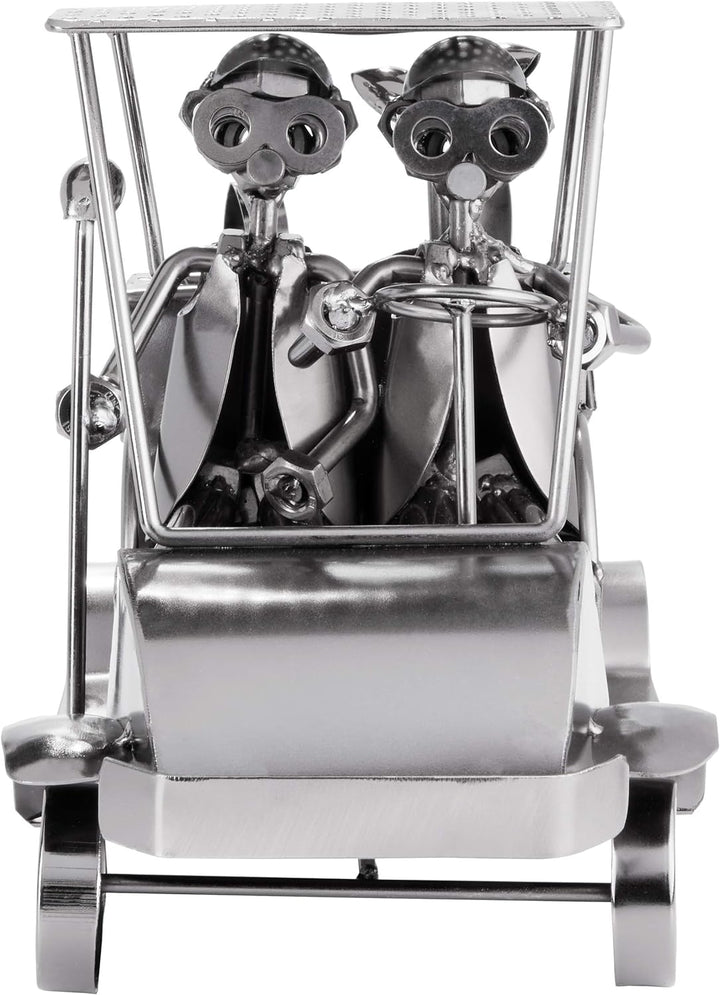 BRUBAKER Schraubenmännchen Golfcart - Handarbeit Eisenfigur Metallmännchen Golf - 24 cm Metallfigur