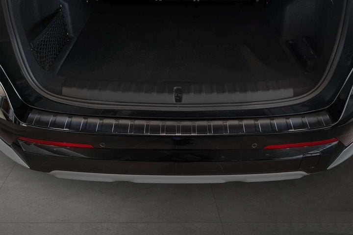 Ladekantenschutz aus Edelstahl in anthrazit mit 3D Abkantung passend für BMW X1 (U11) ab 10/2022 AZU