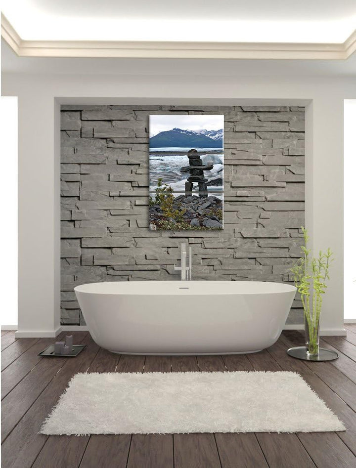 Pixxprint Steinmenschskulptur in winterlicher Landschaft 3-Teiler Leinwandbild 120x80 Bild auf Leinw