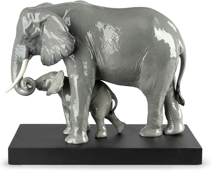 LLADRÓ Elefanten-Skulptur Den Weg Weisen. Elefant. Porzellan.