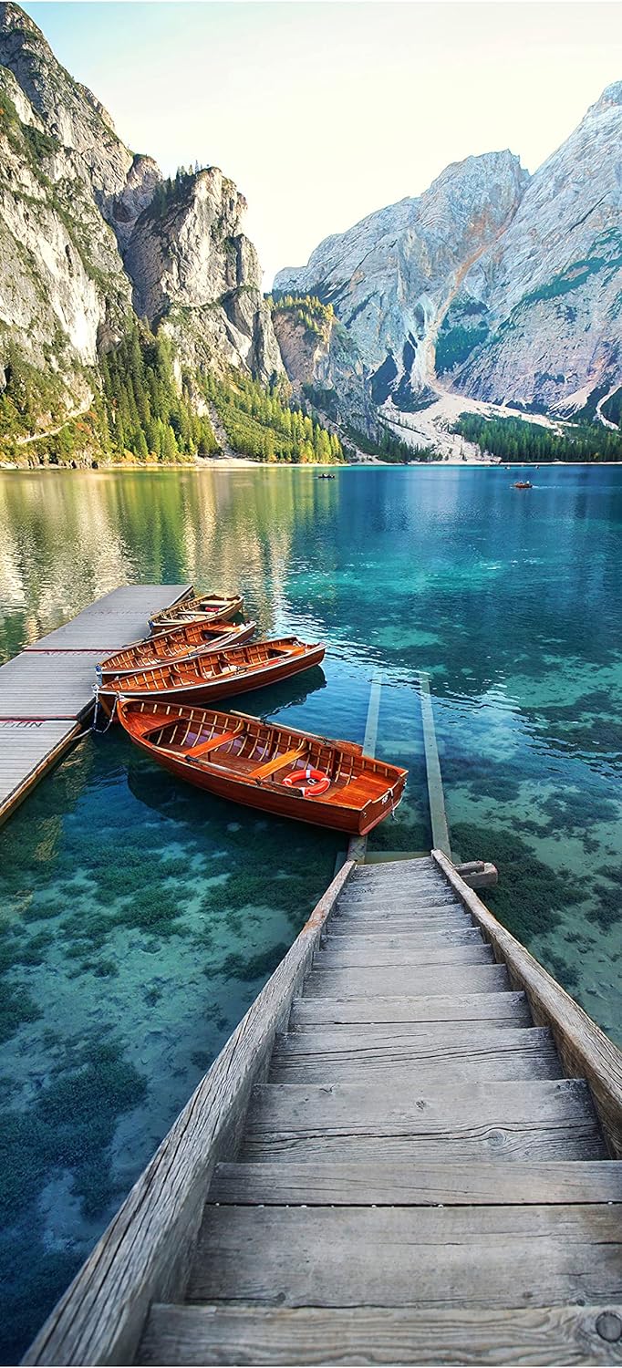 wandmotiv24 Türtapete Steg im Bergsee, Boote, Berge, Wasser 80 x 200cm (B x H) - selbstklebende Stru