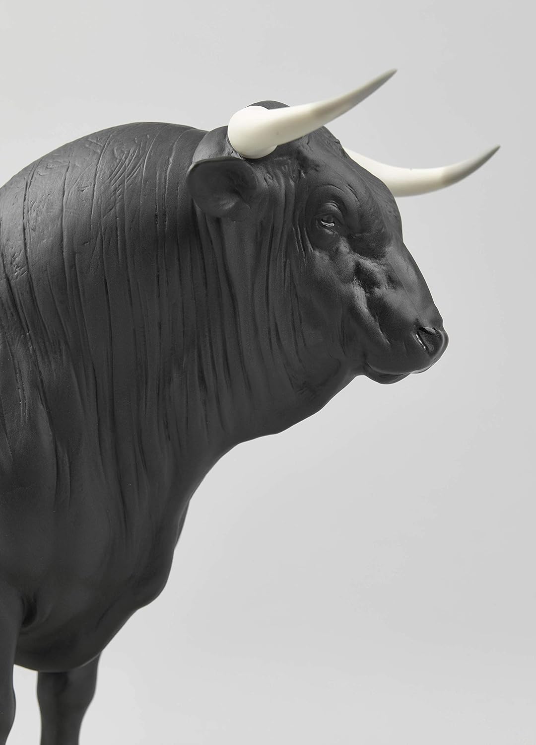 LLADRÓ Figur Kampfstier. Bull. Porzellan.