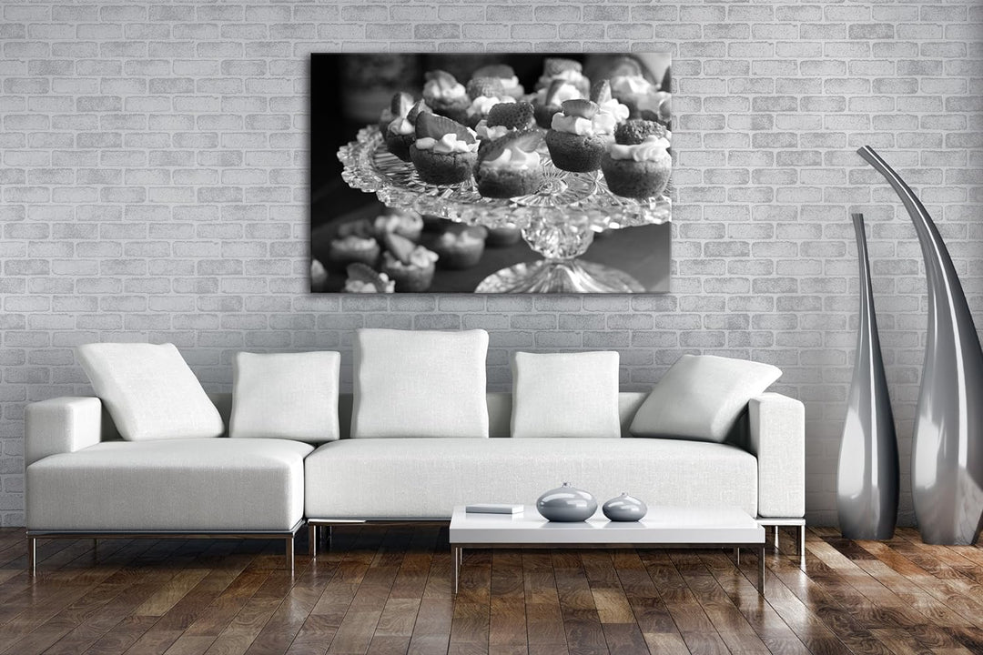 deyoli appetitliches Dessert mit Erdbeeren Effekt: Schwarz/Weiss im Format: 80x60 als Leinwandbild,