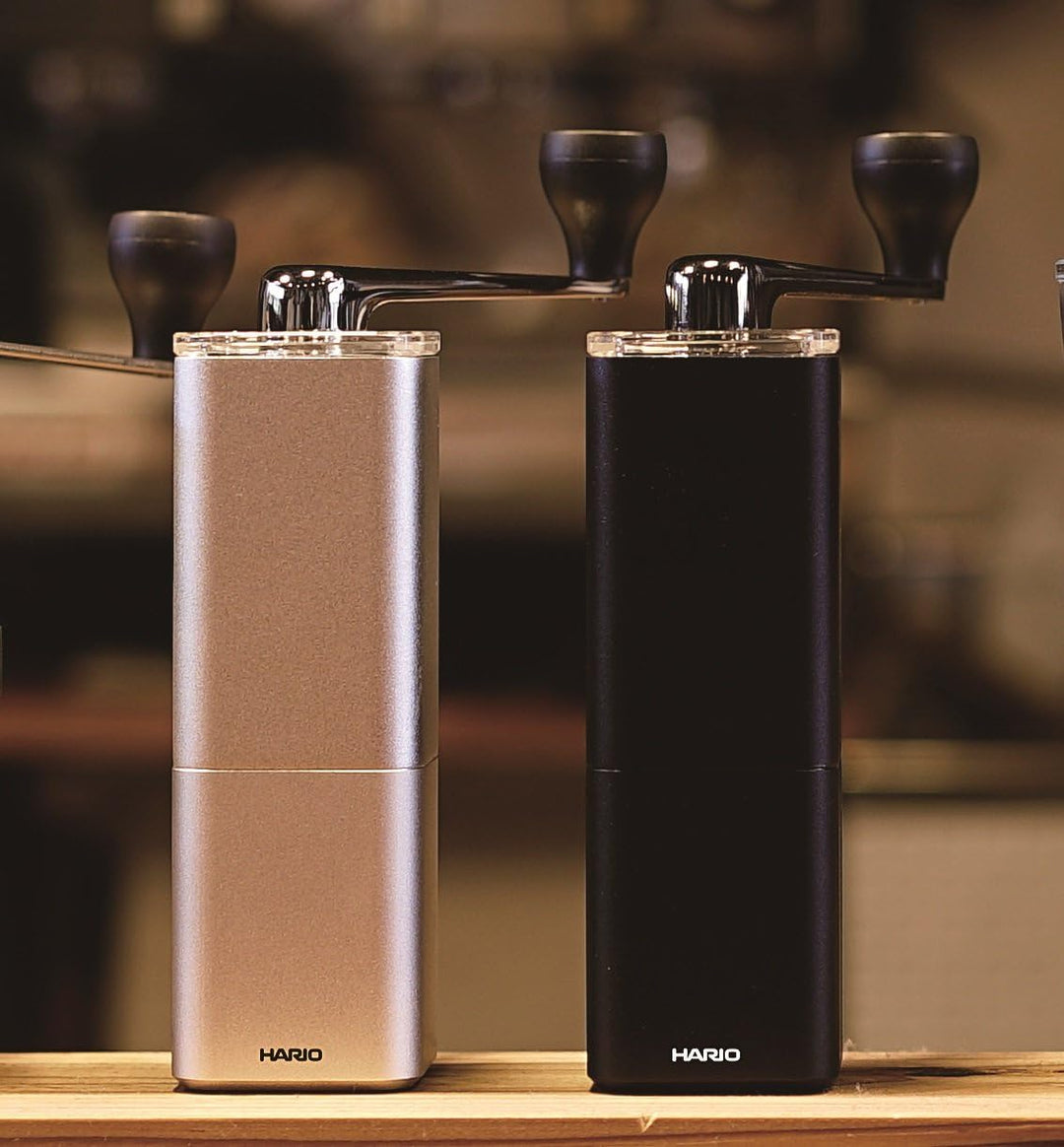 Hario Aluminiumlegierung Kaffeemühle, Aluminium, Silberfarben, Petite, Silberfarben