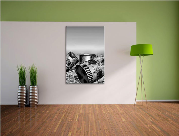 Pixxprint Monocrome, Atommüllfässer in ausgetrockneter Wüste, Format: 100x70 auf Leinwand, riesige B