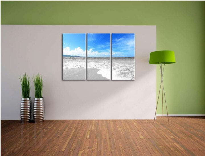 Sandstrand mit Welle bei azurblauen Himmel schwarz/weiss 3-Teiler Leinwandbild 120x80 Bild auf Leinw