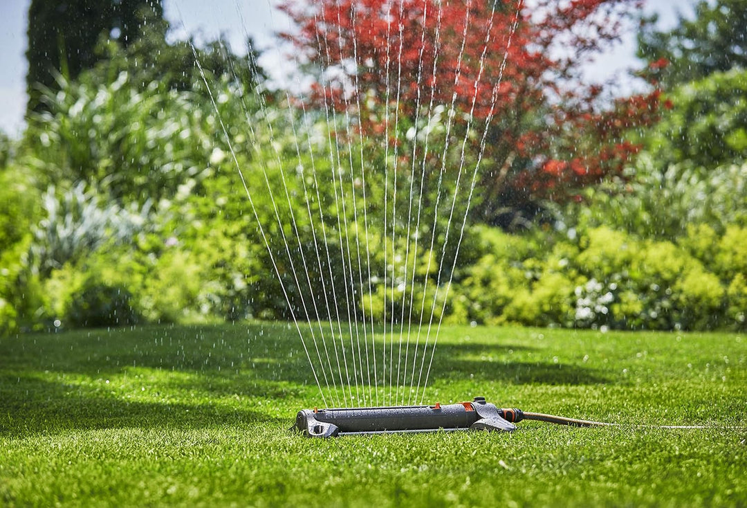 Gardena Viereckregner AquaZoom M: Regner zur Bewässerung von Flächen & Wasserstop 13 mm (1/2 Zoll) u