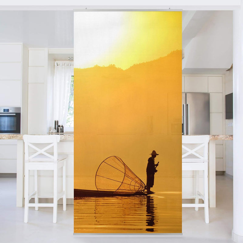 Bilderwelten Raumteiler Fischer im Sonnenaufgang 250x120cm ohne Halterung 250x120cm without hanger,