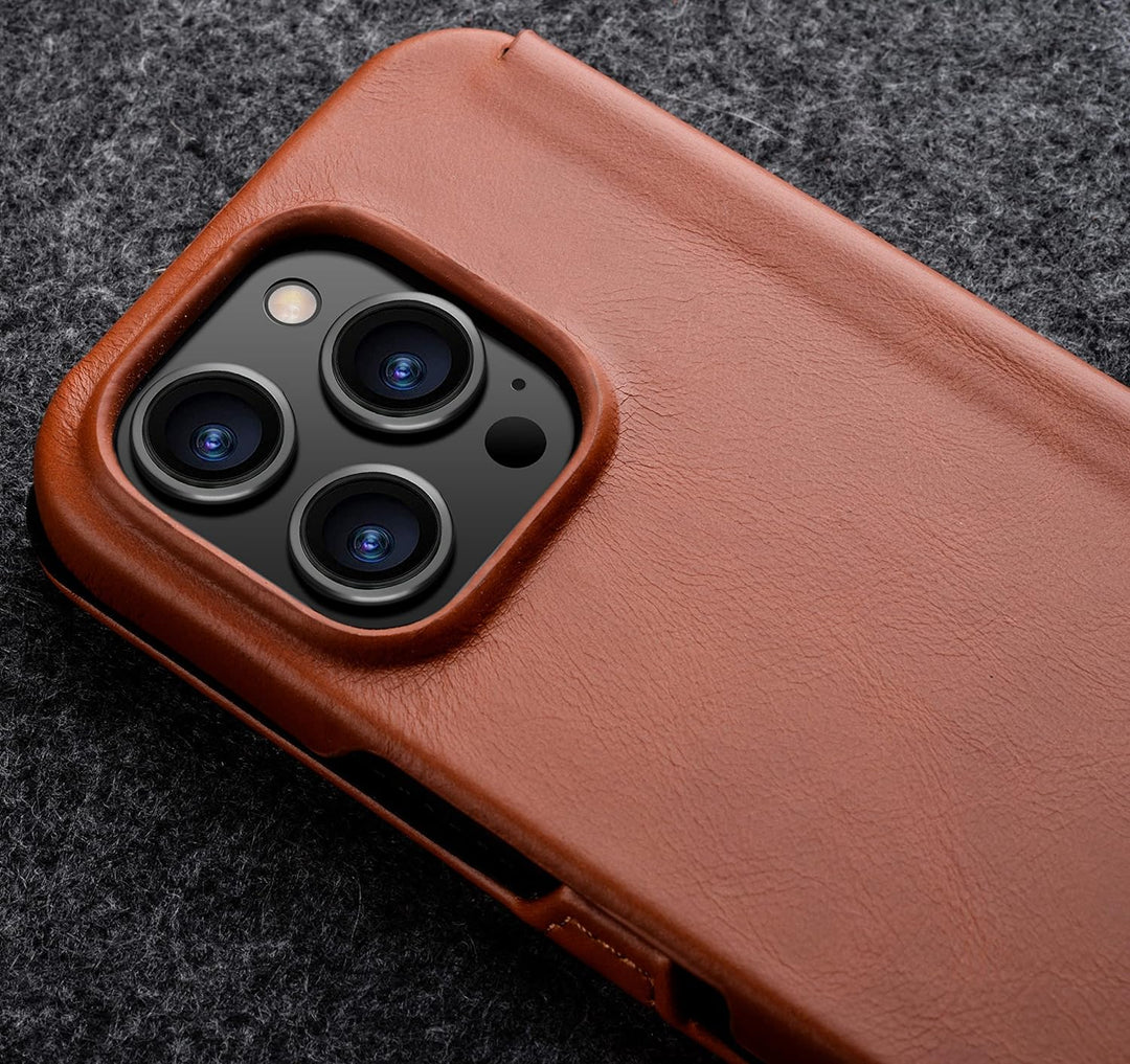 STILGUT Book Case kompatibel mit iPhone 14 Pro (6.1“) Hülle aus Leder mit Clip-Verschluss, Klapphüll