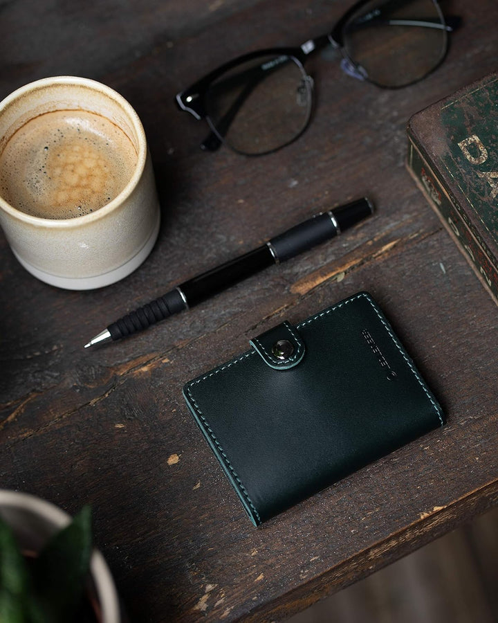 Ledlenser Lite Wallet Portemonnaie, Matte Dark Forest, integrierter RFID-Schutz, aufladbares LED-Lic