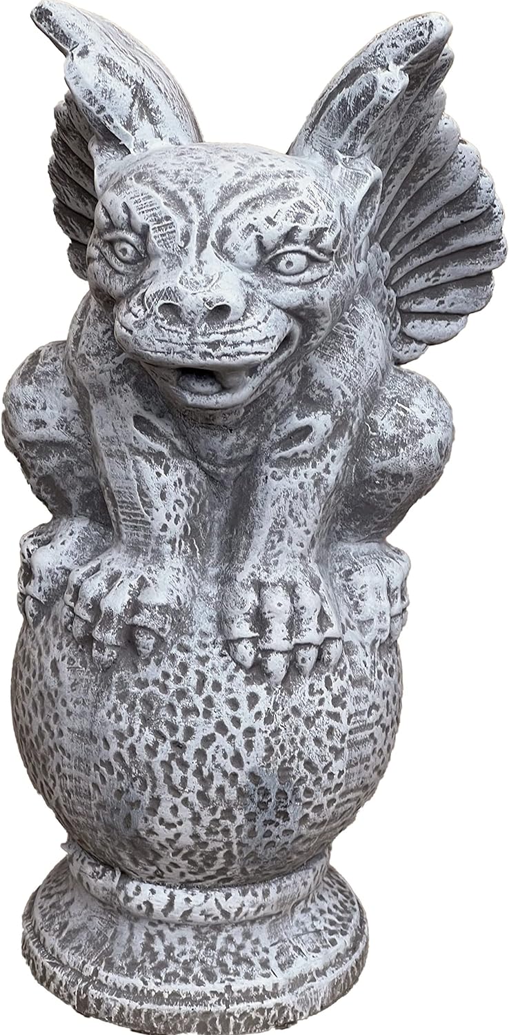 stoneandstyle Steinfigur Gargoyle auf Kugel frostfest wetterfest Steinguss