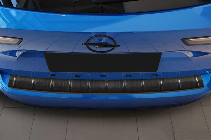 Ladekantenschutz aus Edelstahl in anthrazit mit 3D Abkantung passend für Opel Astra L Sports Tourer