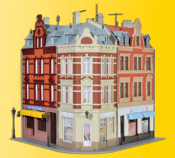 Kibri 38355 - H0 Eckhaus am Hanseplatz