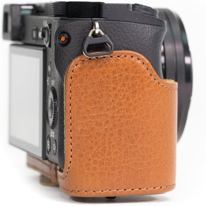 MegaGear MG560 Leder Kameratasche für Spiegelreflexkamera Sony Alpha A6000 mit 16-50mm Objektiv (Hel