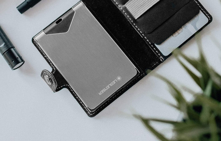 Ledlenser Lite Wallet Portemonnaie, Classic Black, integrierter RFID-Schutz, aufladbares LED-Licht,
