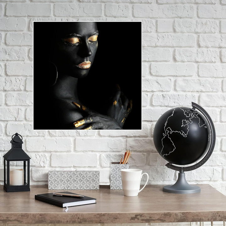 wandmotiv24 Poster als Wanddeko, Grösse 50x50cm, Gold Collection, Frau in Schwarz, goldene Highlight