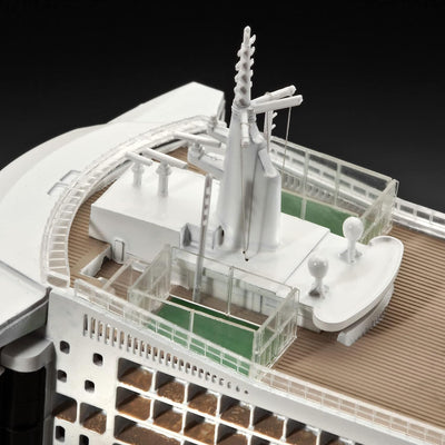 Revell 05231 1:700-Queen Mary 2 originalgetreuer Modellbausatz für Fortgeschrittene, unlackiert, Mit