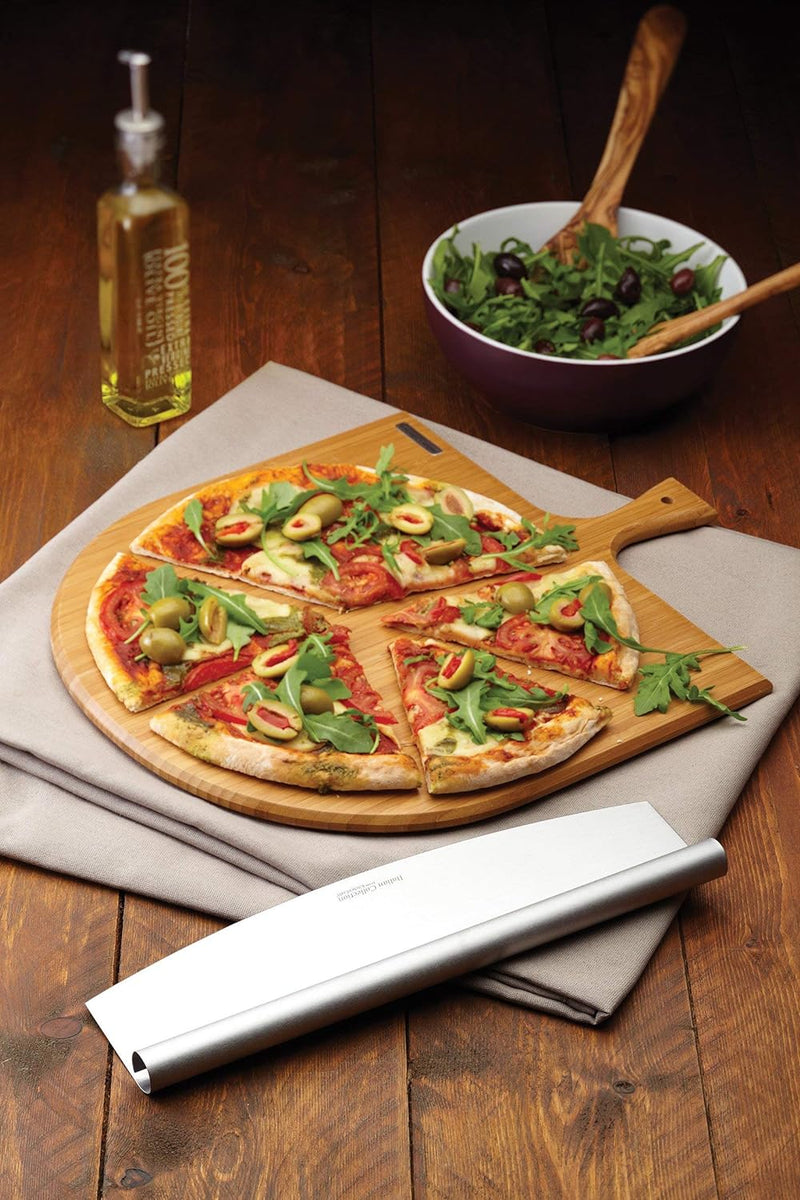 KitchenCraft World of Flavours Pizzabrett aus Holz und Mezzaluna Pizzaschneider Set