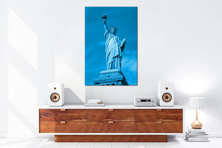 deyoli Die gigantische Freiheitsstatue Format 80x60 Effekt: Monocrome Blau als Leinwandbild, Motiv f