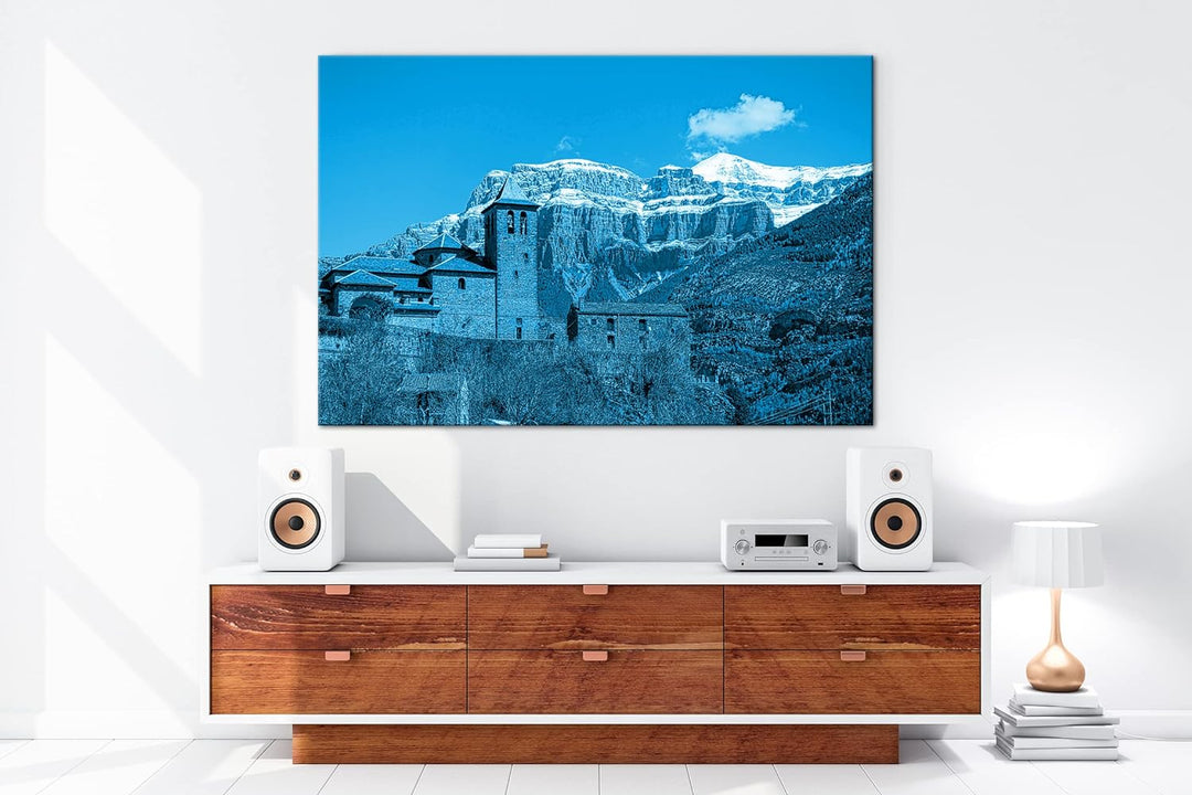 Burg in den Pyrenäen Format 80x60 Effekt: Monocrome Blau als Leinwandbild, Motiv fertig gerahmt auf