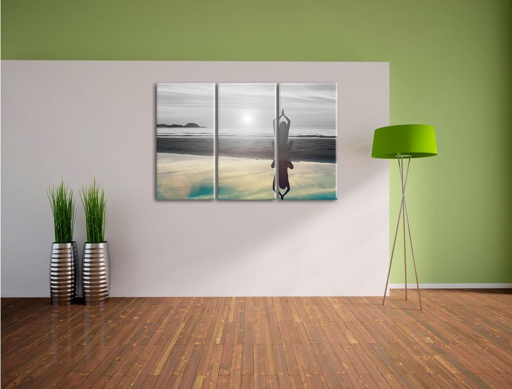 Pixxprint Frau in Einer Yogapose am Strand B&W Detail 3-Teiler Leinwandbild 120x80 Bild auf Leinwand