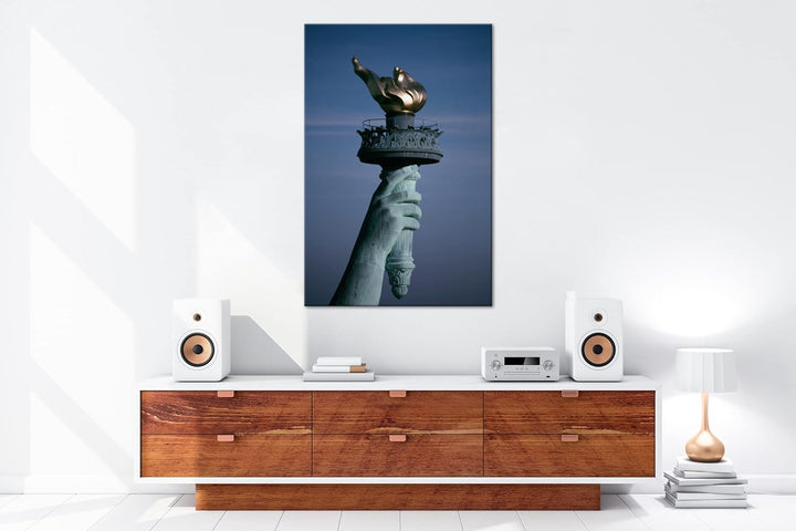 deyoli Fackel der Freiheitsstatue Format: 80x60 als Leinwand, Motiv fertig gerahmt auf Echtholzrahme