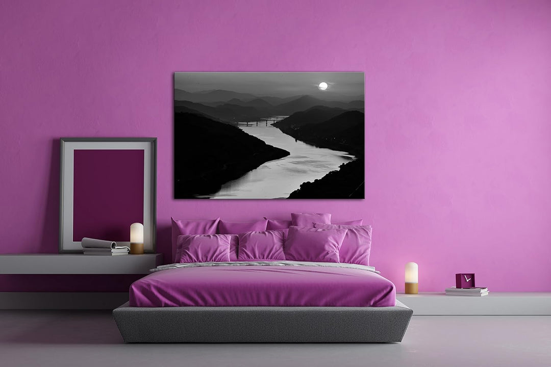 deyoli Dark langer Fluss im roten Sonnenschein Effekt: Schwarz/Weiss im Format: 80x60 als Leinwandbi