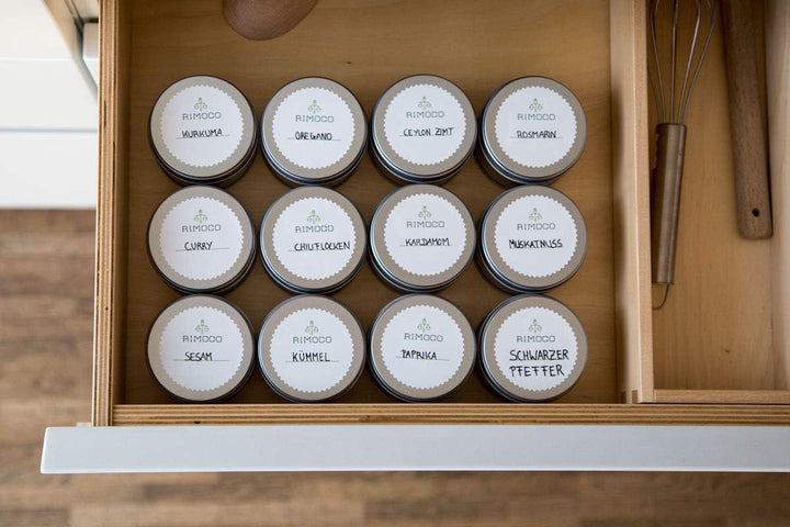 24er Pack grosse Gewürzdosen stapelbar mit extra Aromadeckel inkl. 24 Etiketten + 4 Streueinsätze |
