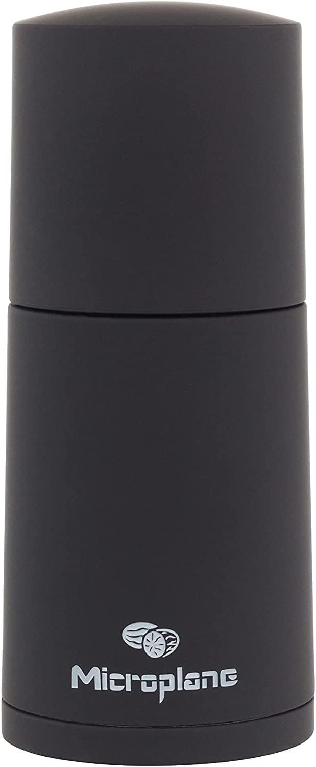 Microplane Gewürzmühle Schwarz für Muskatnuss, Zimt, Tonkabohnen, Langpfeffer und andere getrocknete