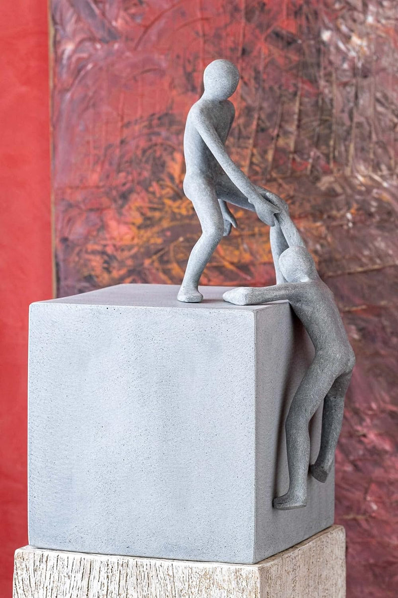 IDYL Moderne Skulptur Figur Sandsteinguss Helfende Hand auf Corton Metall | wetterfest | grau | 29x2