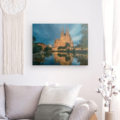 PICANOVA – Leinwandbild 100x75cm Sagrada Familia Barcelona – Leinwanddruck – Wandbild Kunstdruck Auf