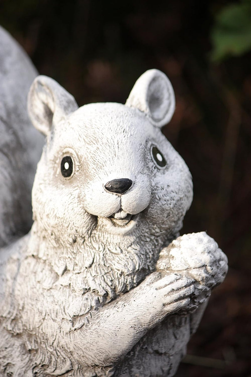 Steinfigur Eichhörnchen stehend, Frost- und wetterfest bis -30°C, massiver Steinguss