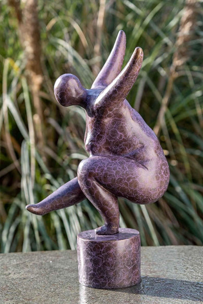IDYL Bronze-Skulptur Dicke Dame Belle Rose | 36x19x20 cm |Bronze-Figur handgefertigt | Gartenskulptu