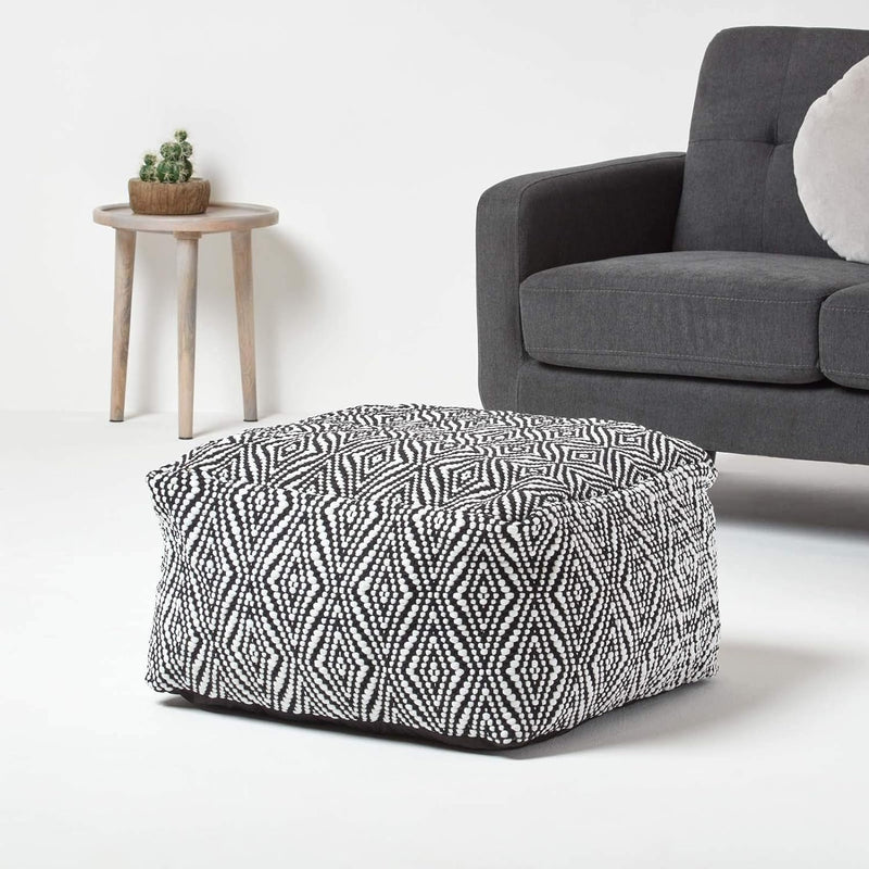 Homescapes handgewobener Chindi Sitzpouf - Sitzkissen mit geometrischem Muster in Schwarz - Weiss, 6