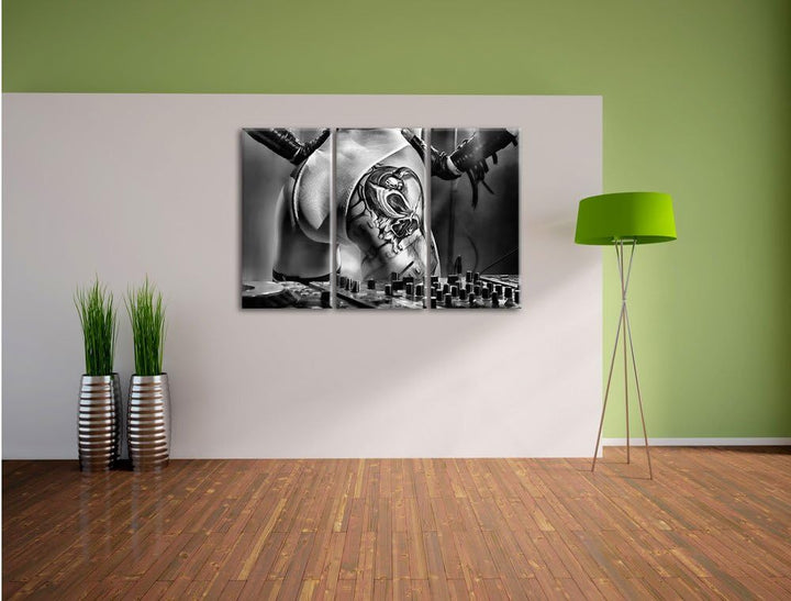 Pixxprint Sexy Frau am Plattenpult / 3-Teilig/Gesamtmass 120cm Leinwandbild bespannt auf Holzrahmen/