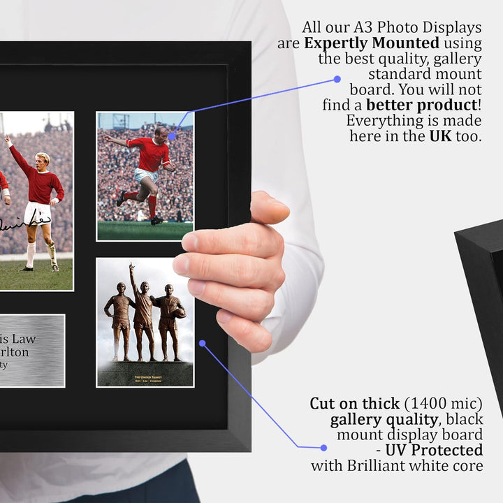 HWC Trading FR A3 Best Charlton Law The United Holy Trinity Geschenke Gedruckt, Signiert Autogramm B