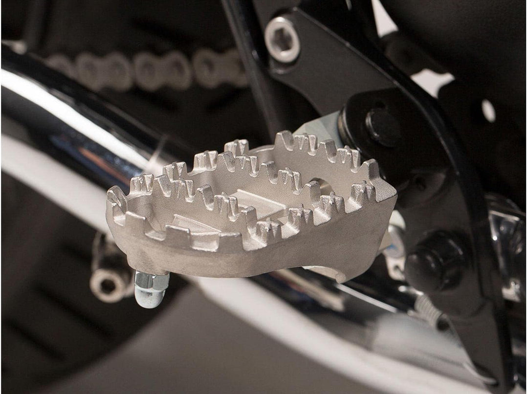 SW-MOTECH ION Fussrasten-Kit für Bonneville/T100 (04-), Scrambler (05-)