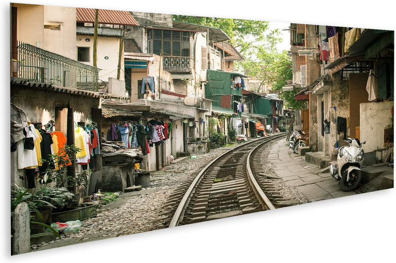 Bild Bilder auf Leinwand Lokale Häuser in der Nähe der aktiven Eisenbahn in der Altstadt von Hanoi,