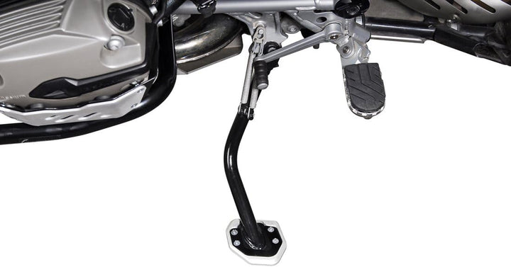 SW-MOTECH Seitenständerfuss-Verbreiterung Schwarz/Silbern. BMW R1200GS / R1200GS Adventure.