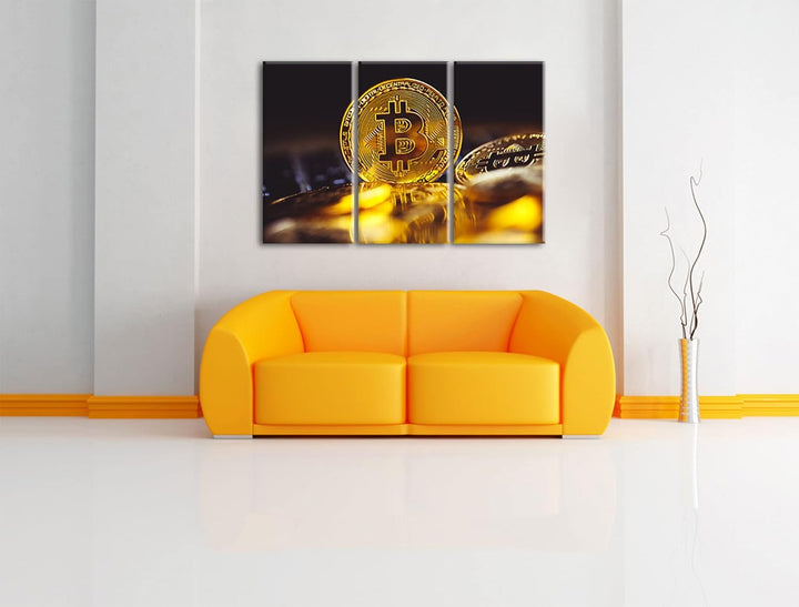 Bitcoin BTC zwischen Münzenals Leinwandbild 3 teilig | Grösse: 120x80 cm | Wandbild | Kunstdruck | f