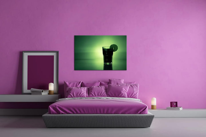 deyoli Cocktail im grün leuchtenden Licht im Format: 100x70 als Leinwandbild, Motiv fertig gerahmt a