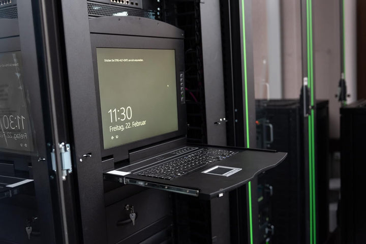 DIGITUS 19" KVM Konsole mit 19" TFT Display (16:9), DE-Tastatur-Layout, KVM Switch mit 8 VGA Ports,