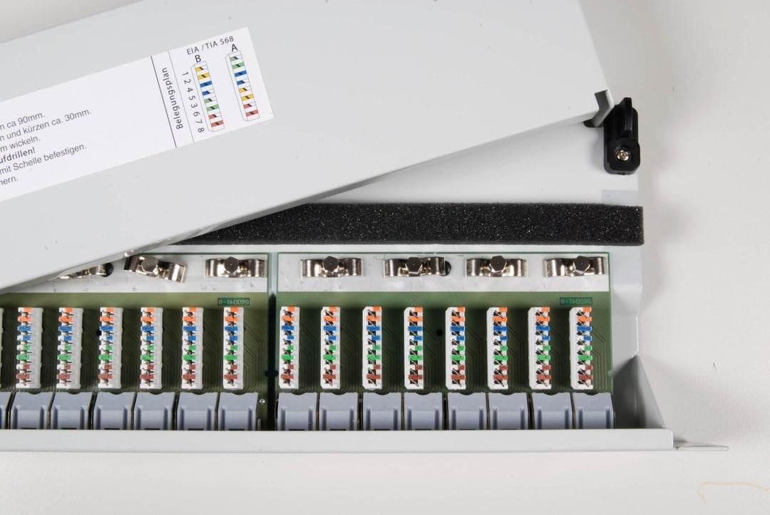 BIGtec 24 Port CAT6a Patchpanel Verteilerfeld Verteiler Patchfeld 500Mhz 10 Gigabit LSA Technik RJ45