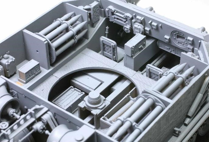 Amusing Hobby 35A051 PzKpfwg.VI Tiger(P) 003 mit Zimmerit und Full Interior - Massstab 1:35 Modellba