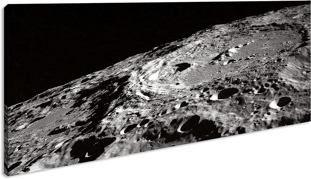 Oberfläche des Mondes Panorama 120x60 cm als Leinwandbild, Motiv fertig gerahmt auf Echtholzrahmen,
