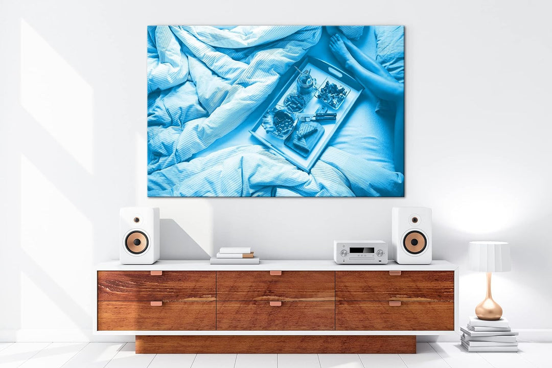 deyoli gesundes Frühstück im Bett Format: 60x40 Effekt: Monocrome Blau als Leinwand, Motiv fertig ge