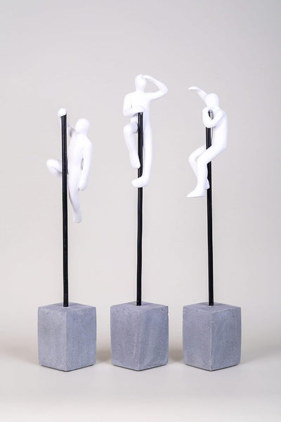 IDYL Moderne Skulptur Figur Sandsteinguss Set Looking Waving Hanging Man an kurzer Stange | Weiss-ma