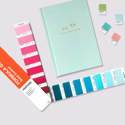 Pantone GP1605B Solid Guide Set – Beschichtete und unbeschichtete Formel – 4 Farbfächer in chromatis